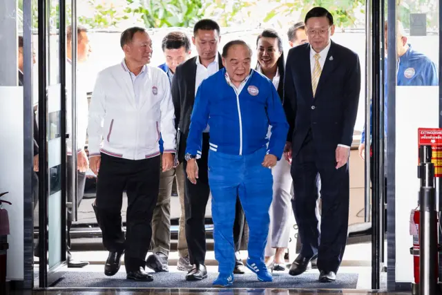 พล.อ.ประวิตร เรียกประชุม กก.บห.พปชร. เมื่อ 29 ส.ค. หลังเพื่อไทยปฏิเสธจะให้พรรค พปชร. ร่วมรัฐบาล