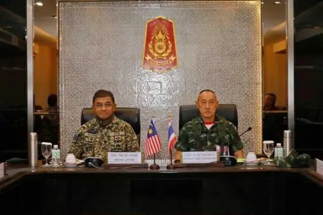 พลเอก ดาโต๊ะ โมฮัมหมัด นิซัม จาฟฟาร์ ผู้บัญชาการทหารสูงสุดมาเลเซีย กับและแม่ทัพภาคที่ 1