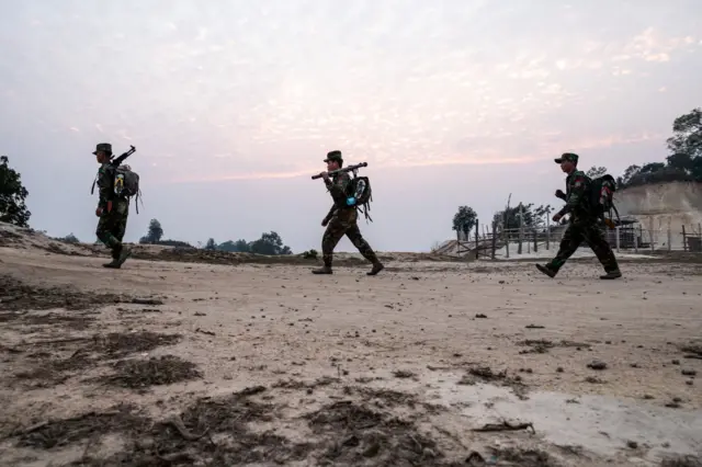 မူဆယ် နမ့်ကတ်ရွာအနီး TNLA နဲ့ စစ်တပ်တိုက်ပွဲဖြစ်