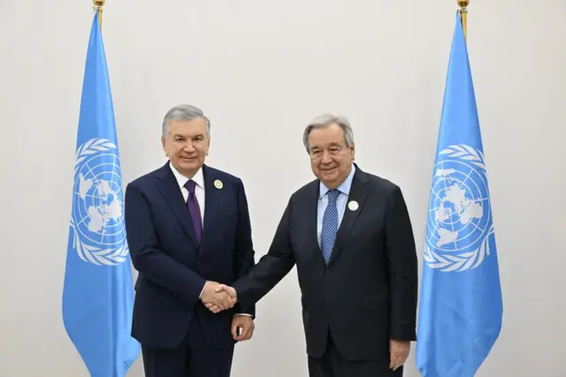 Mamlakatning savdo salohiyati haqida gapirar ekan, prezident Mirziyoyev dengiz savdo yo‘llariga chiqa olish bu har bir davlat uchun ta’minlanishi kerak bo‘lgan fundamental adolat masalasi ekanligini urg‘uladi.