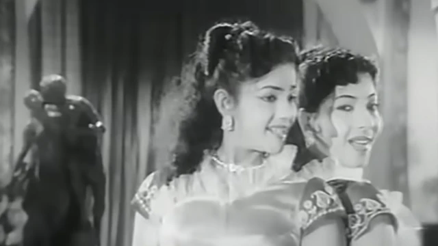 உத்தம புத்திரன் திரைப்படத்தில் யாரடி நீ மோகினி பாடல் காட்சி