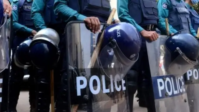 পুলিশ প্রহরা