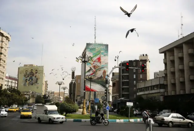 ইসরায়েলের হামলার সময় তেহরানের জীবনযাত্রা স্বাভাবিক থাকার দাবি করেছে ইরানের সংবাদ মাধ্যম।