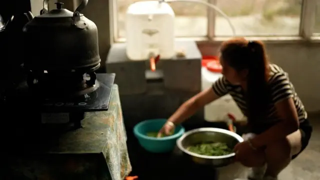 Bazı insanlar konut inşaatı bitmeden taşınmak zorunda kalıyor