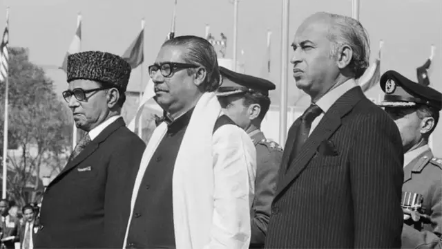 बांगलादेशी दौऱ्यावर जुल्फीकार अली भुट्टो आणि शेख मुजीब-उर रहमान