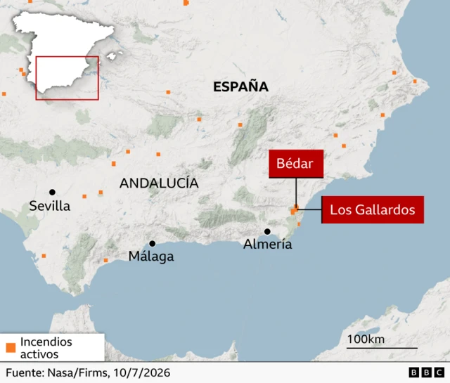 Mapa que muestra los incendios activos en la región de Andalucía, España.
