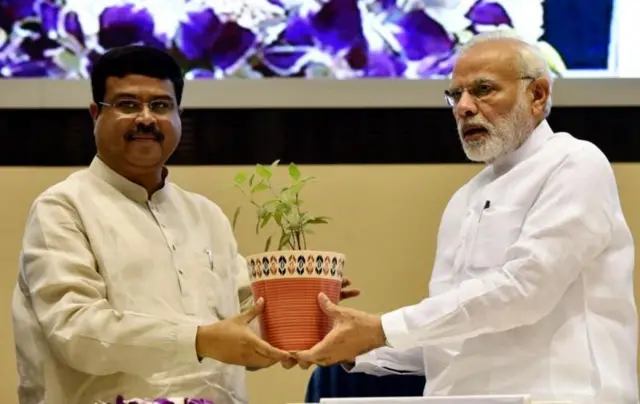 અભિજિત દીપકે, સોનમ વાંગચુક, નરેન્દ્ર મોદી, બીબીસી ગુજરાતી, ધર્મેન્દ્ર પ્રધાન, દિલ્હી જંતર મંતર પ્રદર્શન, સીજેપી