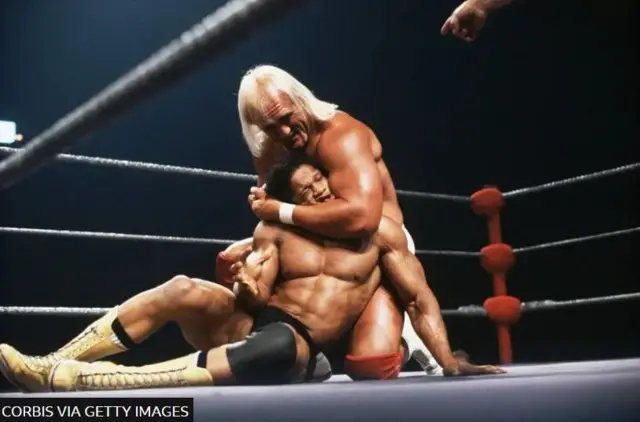 Hulk Hogan di alatako rẹ kan mu bi ẹni pe o fẹ fa ori rẹ tu lọdun 1981. 