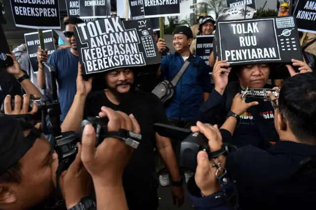 Suara Mahasiswa UI, Suma UI, LGBT