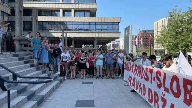 протест испред Палате правде 26. јун