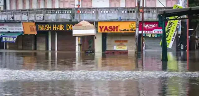 વડોદરામાં ત્રણ- ચાર દિવસથી વરસાદી પાણી ભરાયેલાં રહ્યાં