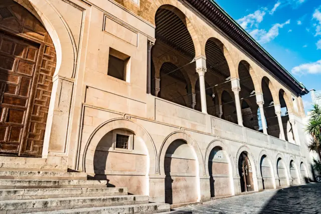 La ville de Tunis a abrité l'université Ez-Zitouna, l'une des plus anciennes universités au monde.  