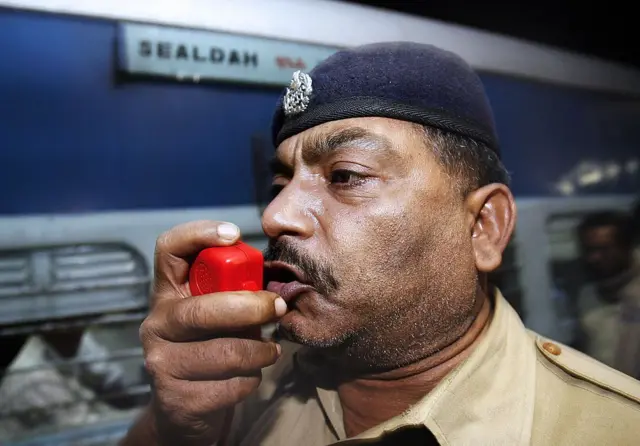 শিয়ালদহ স্টেশনে প্রহরায় পুলিশ - ফাইল ছবি