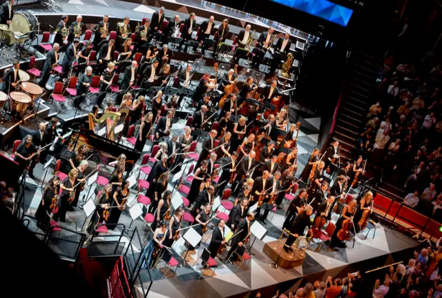 Royal Albert Hall tọa lạc tại London