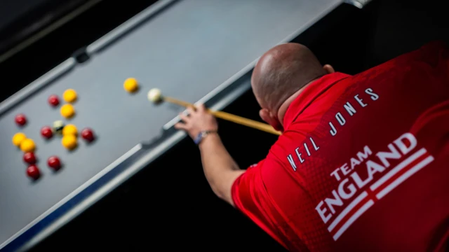 نیل جونز می‌گوید هزاران ساعت در خانه‌اش تمرین کرده است