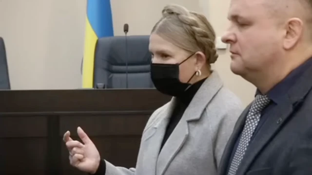 Юлія Тимошенко разом з одних зі своїх адвокатів під час судового засідання у ВАКС, 20 січня 2026 року