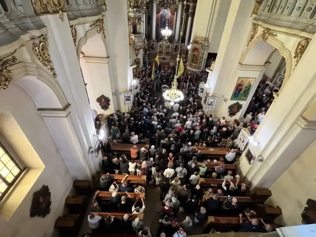 Служба в Соборі Юра