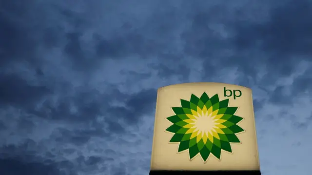 Логотип ВР на фоне облачного неба