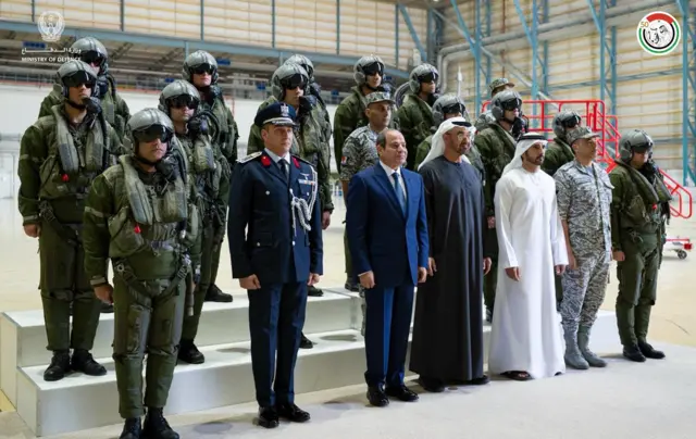 الرئيس المصري والإماراتي أثناء زيارة 