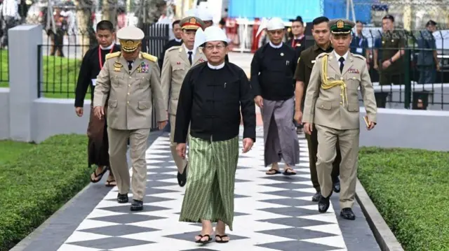 အာဇာနည်နေ့က ဦးမင်းအောင်လှိုင်နဲ့အတူတွေ့ရတဲ့ ဗိုလ်ချုပ်ကြီးရဲဝင်းဦးနဲ့ ဌာနဆိုင်ရာတွေ။