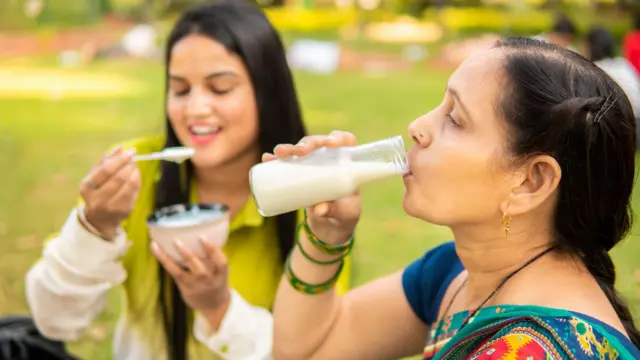 இரவில் நன்றாகத் தூங்க எந்தெந்த உணவுகளை, எப்போது சாப்பிட வேண்டும்?