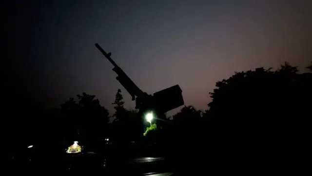 ထိုင်းဘက်မှာတော့ လက်နက်တွေ အသင့်ပြင်ပြီး နယ်စပ်လုံခြုံရေး အသင့်ရှိနေ