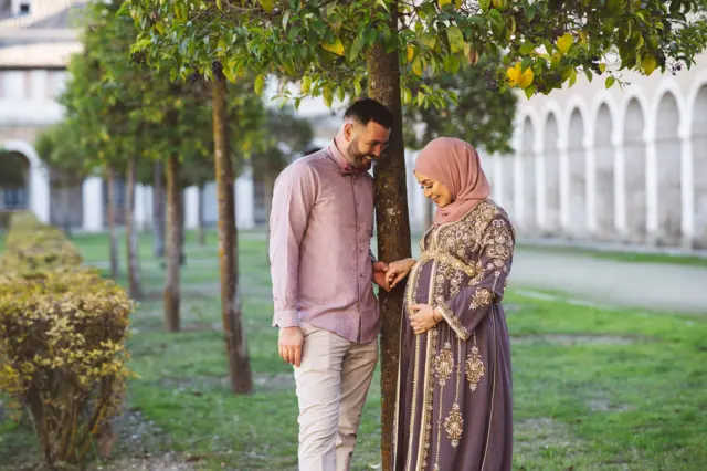 Qoys farxad ay ka muuqato