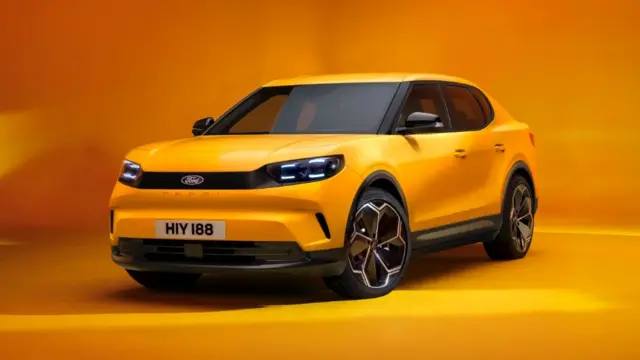 نمای جلوی فورد کاپری