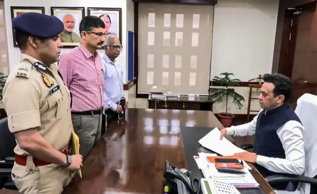 एसआईटी मेंबर और संजय प्रसाद