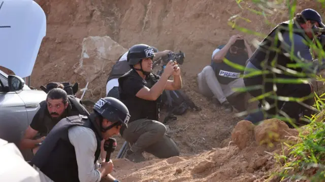 Abanyamakuru batara amakuru mu ntambara ya Hamas na Israel