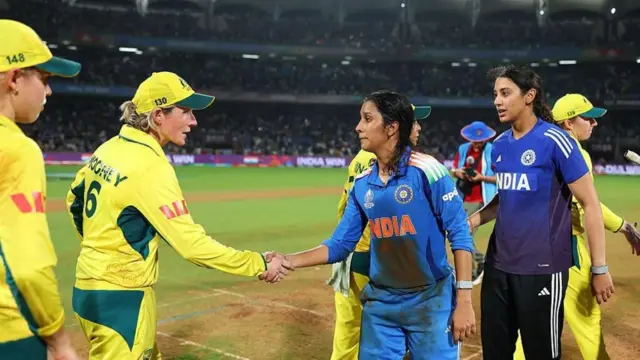 ભારત અને દક્ષિણ આફ્રિકા વચ્ચે મહિલા વુમન ક્રિકેટ ફાઇનલ, ભારત અને આફ્રિકાની ટીમ કેટલી શક્તિશાળી, જેમિમા રોડ્રિગ્સ, હરમનપ્રીત કૌર, સ્મૃતિ મંધાના, પ્રતીકા રાવલ, શેફાલી વર્મા, બીબીસી ગુજરાતી સ્પૉર્ટસ સમાચાર,