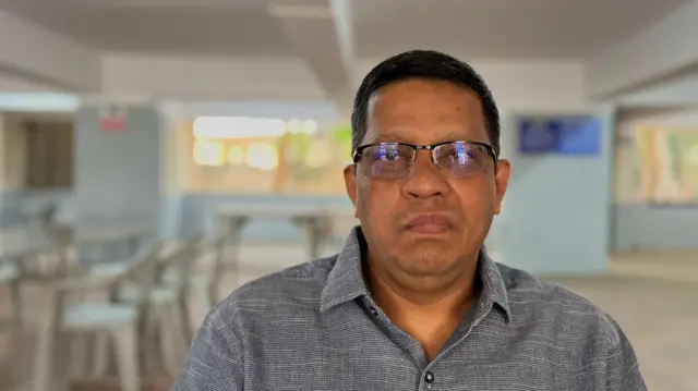 UPSC परीक्षेचे मार्गदर्शक प्रवीण चव्हाण पुण्यात 'मार्गी' नावाचे कोचिंग इन्स्टिट्यूट चालवतात.