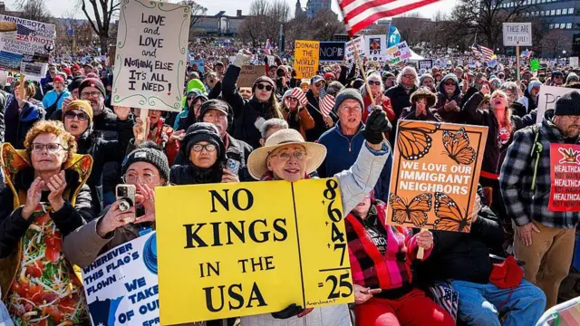 మిన్నెసోటాలో నిరసనకారులు 
