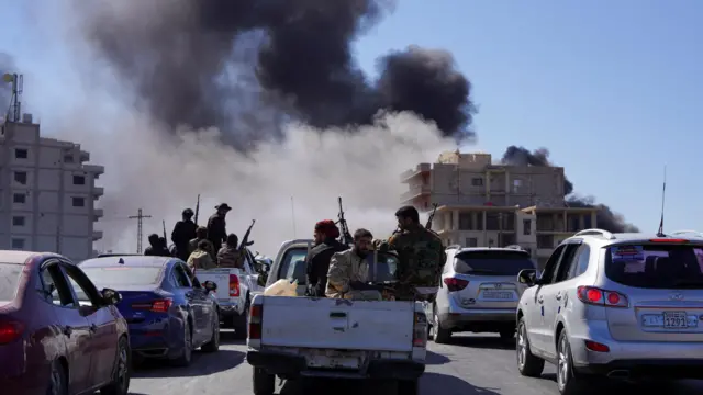 السويداء: وزارة الدفاع تعلن وقف إطلاق النار في السويداء بعد دخول القوات الحكومية وسط اشتباكات وقصف إسرائيلي - BBC News عربي