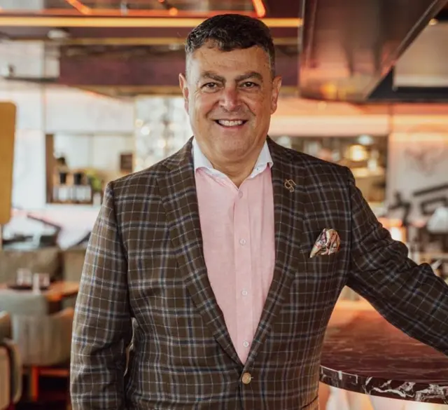 मूळचे ऑस्ट्रेलियन असलेले डॉ. नईम मादाद हे गेल्या दोन दशकांपासून दुबईचे रहिवासी आहेत.