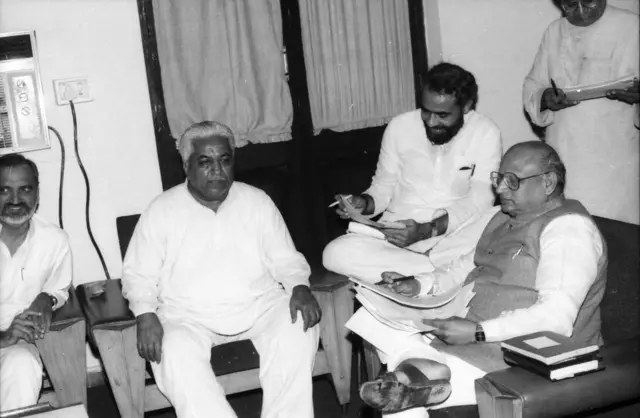 કેશુભાઈ, ચીમનભાઈ તથા વચ્ચે નરેન્દ્ર મોદી