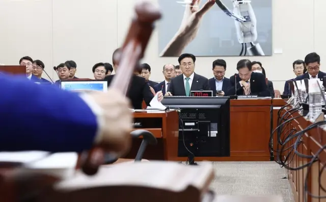 2024년 11월 26일 오전 서울 여의도 국회에서 열린 과학기술정보방송통신위원회 제17차 전체회의에서 인공지능 기본법이 통과되고 있다. 