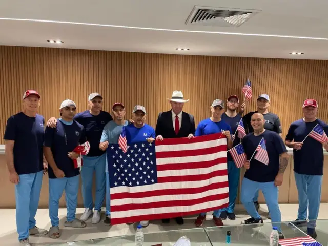 El grupo de liberados estadounidenses, en una fotografía divulgada por la Embajada de EE.UU. en Venezuela.