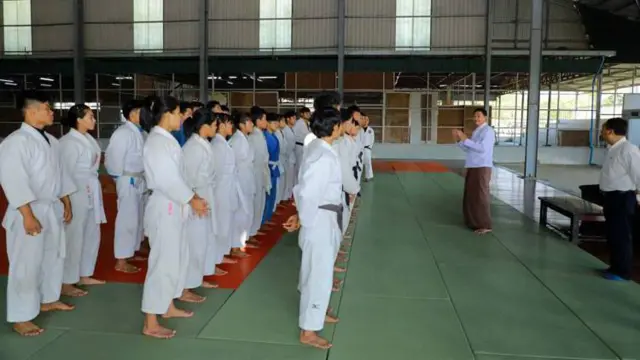 စစ်ကောင်စီ အားကစားနဲ့လူငယ်ရေးရာဝန်ကြီးနဲ့ လက်ရွေးစင်ကစားသမားတွေ ‌တွေ့ဆုံစဥ်က 