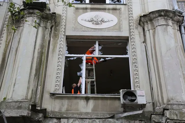 Ventanas rotas en el centro histórico de Odesa.