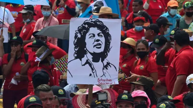 Honduras'ta Berta Caceres'in ölümünü yüzlerce kişi protesto etti