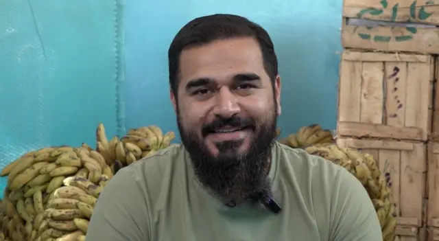 مصطفی حنیف، پھل