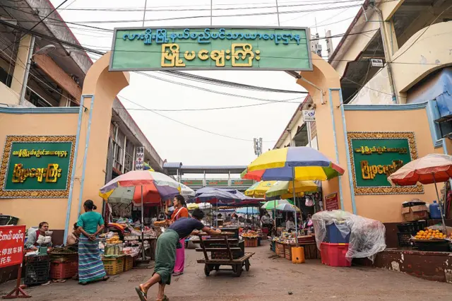 မြန်မာနှစ်သစ်ကူးမတိုင်ခင် ဧပြီလဆန်းပိုင်းတုန်းက မြင်တွေ့ရတဲ့ လားရှိုးမြို့မစျေးကြီး 