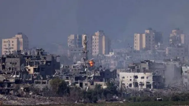 গাজার বেসামরিক নাগরিকরা বহির্বিশ্ব থেকে এক প্রকার বিচ্ছিন্ন অবস্থায় রয়েছে।