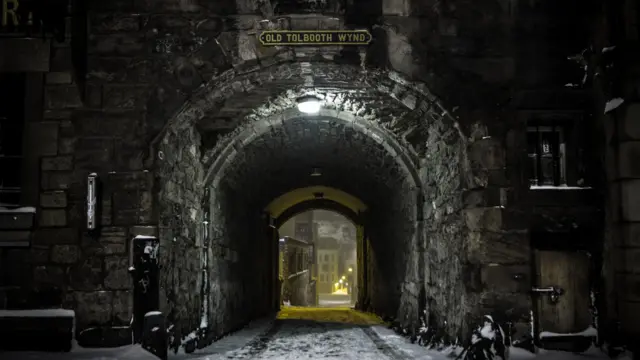 या भुताटकी खोल्यांमध्ये काही भुतं कायमची वास्तव्याला असल्याचा लोकांचा दावा आहे