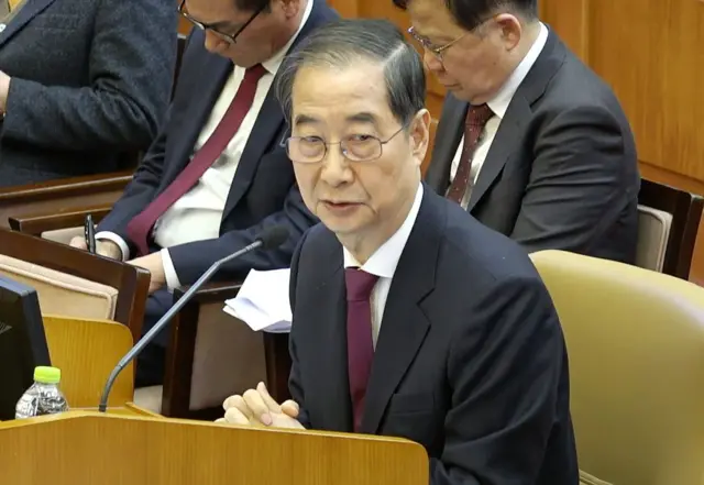 헌법재판소에서 발언하고 있는 한덕수 국무총리