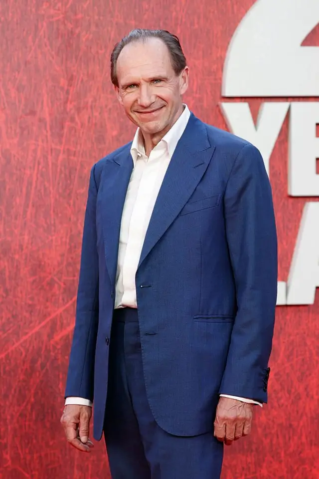 Ralph Fiennes en la premier de “28 años después” en Londres.