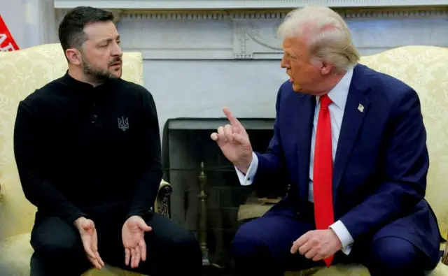 O presidente dos EUA, Donald Trump, e o presidente da Ucrânia, Volodymyr Zelensky, se reúnem no Salão Oval da Casa Branca
