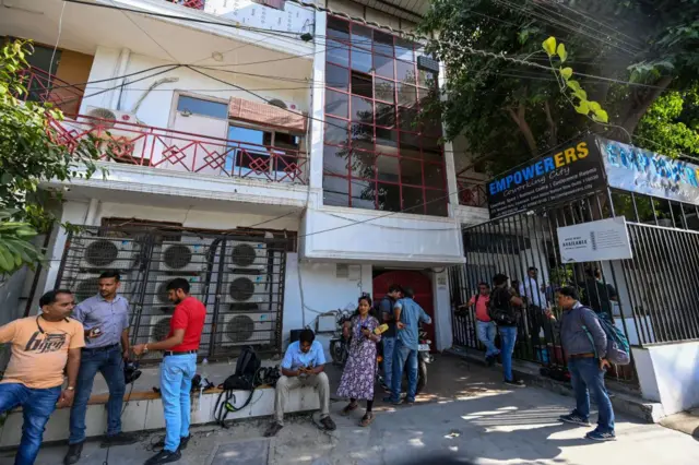 নিউজক্লিক পোর্টালের দপ্তরে যখন তল্লাশি চলছিল মঙ্গলবার