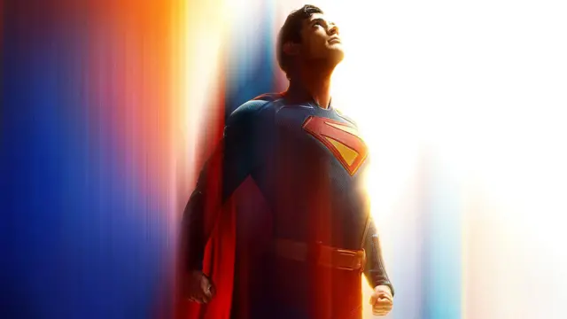 O ator David Corenswet vestido como o super herói Super Homem no filme 